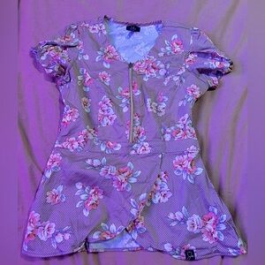 Jaanuu fitted blush pink scrub top size small